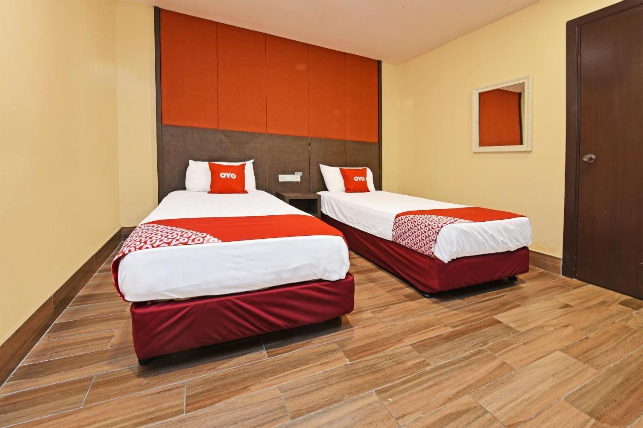 Capital O 90574 Glo Hotel 3*