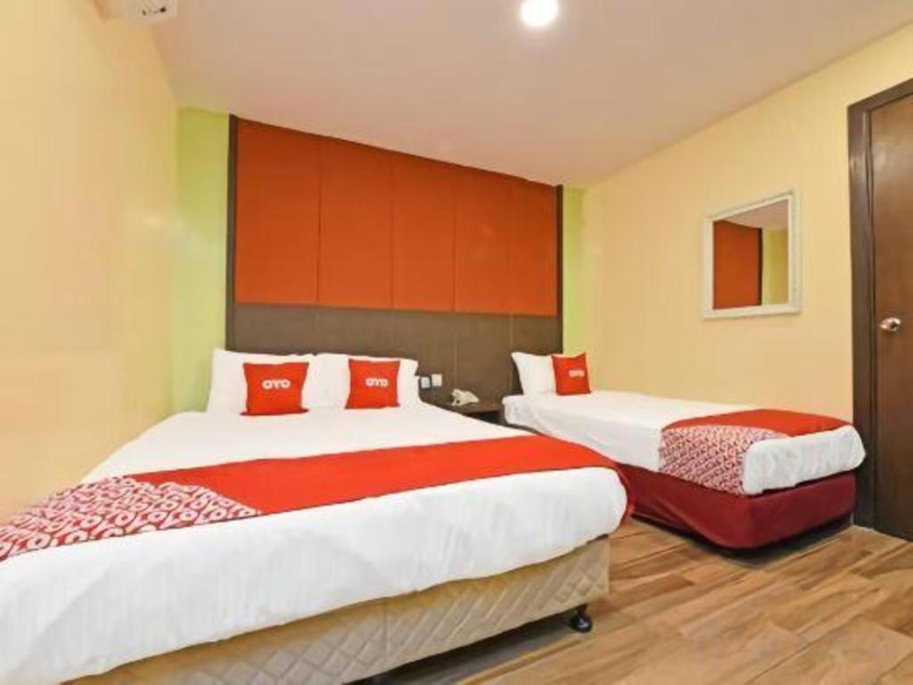Capital O 90574 Glo Hotel 3*