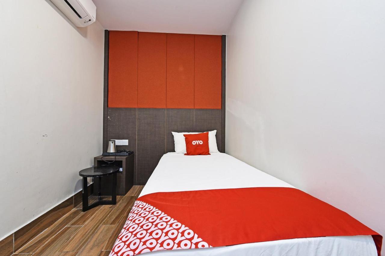 Hotel Capital O 90574 Glo