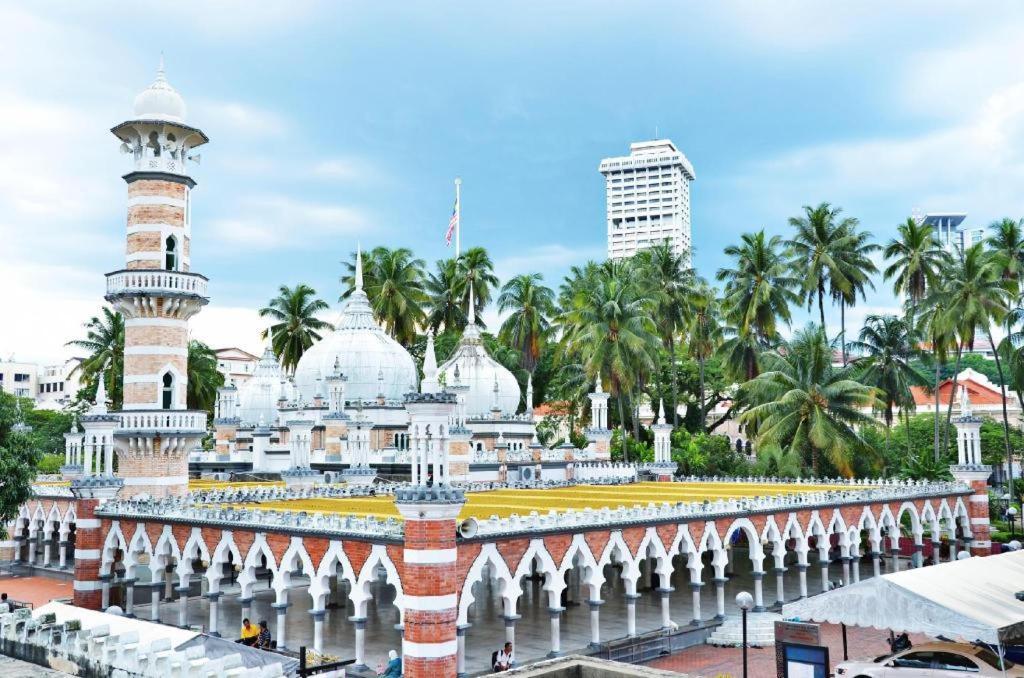 Capital O 90574 Glo Hotel 3*