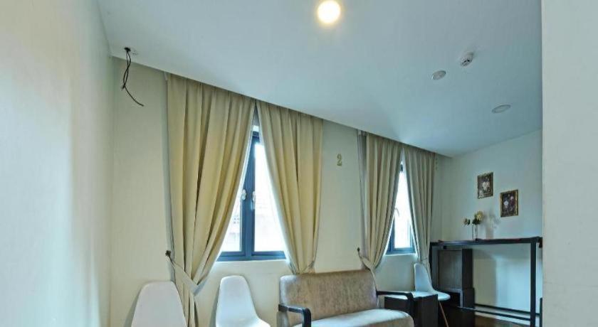 Capital O 90574 Glo Hotel 3*